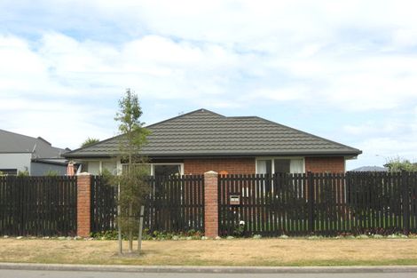 Photo of property in 2 Flaxgrove Place, Parklands, Christchurch, 8083