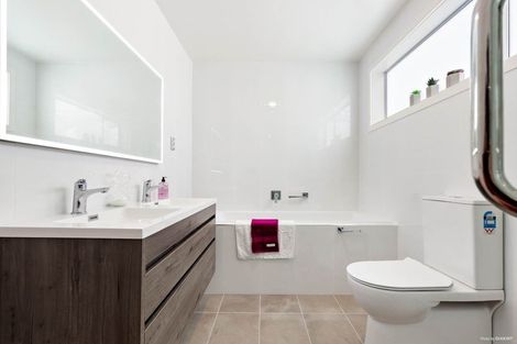 Photo of property in 4 Crieff Place, Te Atatu Peninsula, Auckland, 0610