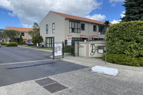 Photo of property in Tuscany Towers, 90/1 Ambrico Place, New Lynn, Auckland, 0600