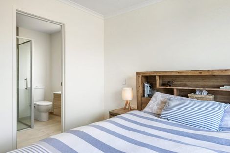 Photo of property in 17 Omahuru Road, Glenbrook, 2681