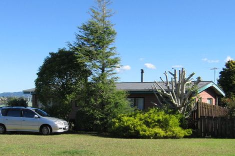 Photo of property in 14 Edgware Road, West Harbour, Auckland, 0618