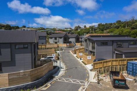 Photo of property in 2 Brindle Way, Newlands, Wellington, 6037