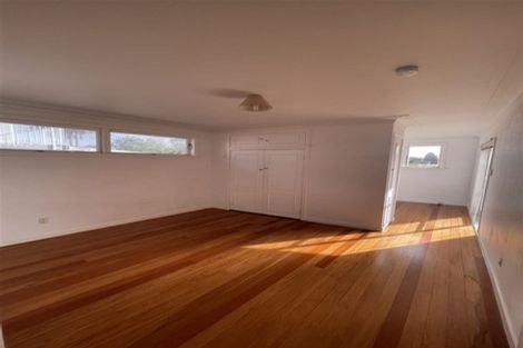 Photo of property in 19 Yeovil Road, Te Atatu Peninsula, Auckland, 0610