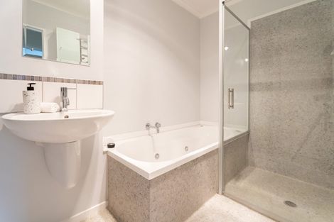 Photo of property in 34 Oriel Avenue, Tawa, Wellington, 5028