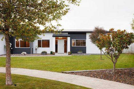 Photo of property in 11 Manhattan Court, Kelvin Grove, Palmerston North, 4414