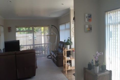 Photo of property in 10 Centreway Road, Orewa, 0931