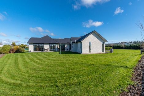 Photo of property in 14 Landsborough Drive, Darfield, 7571