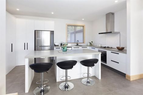 Photo of property in 32 The Brae, Mount Pleasant, Christchurch, 8081