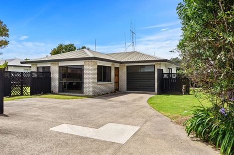Photo of property in 225 Gravatt Road, Papamoa Beach, Papamoa, 3118