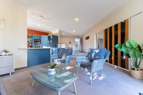 Photo of property in 43 Quadrant Heights, Paraparaumu, 5032