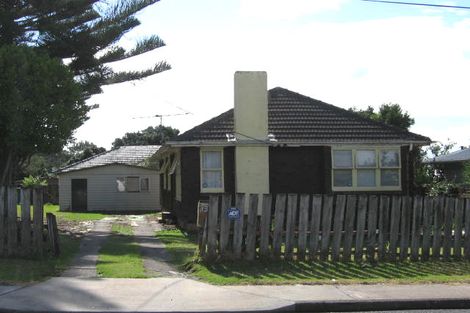 Photo of property in 13 Barrys Road, Glendene, Auckland, 0602