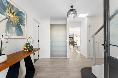 Photo of property in 28 London Street, Te Atatu Peninsula, Auckland, 0610