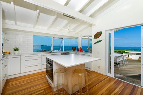 Photo of property in 47 Rothesay Bay Road, Rothesay Bay, Auckland, 0630