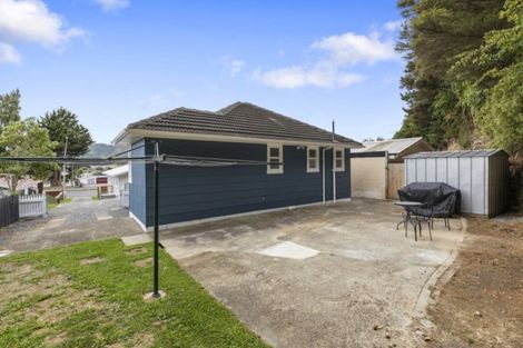 Photo of property in 129 Wainuiomata Road, Wainuiomata, Lower Hutt, 5014