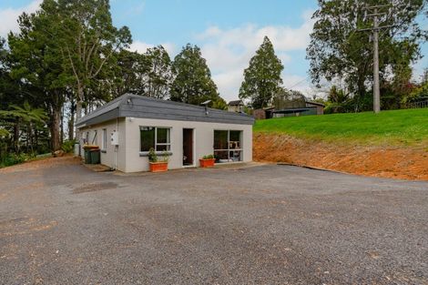 Photo of property in 103 Gregory Road, Waitakere, Henderson, 0782