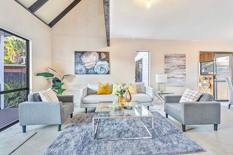 Photo of property in 2/5 Gloaming Place, Conifer Grove, Takanini, 2112