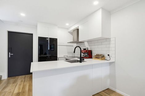 Photo of property in 7 Wharara Lane, Massey, Auckland, 0614