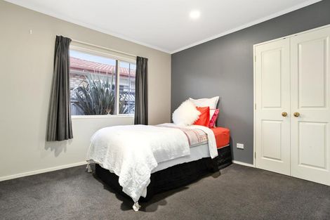 Photo of property in 27 Summerland Drive, Henderson, Auckland, 0612