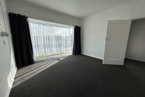 Photo of property in 28 Breakwater Road, Moturoa, New Plymouth, 4310