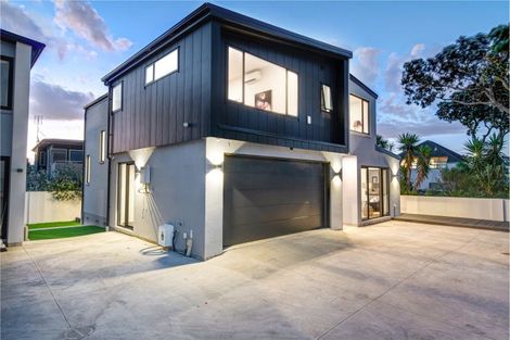 Photo of property in 18b The Esplanade, Eastern Beach, Auckland, 2012