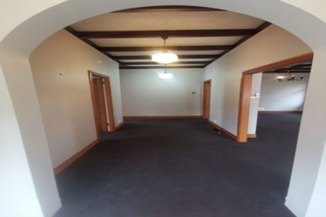 Photo of property in 18 Waiohua Road, Greenlane, Auckland, 1061