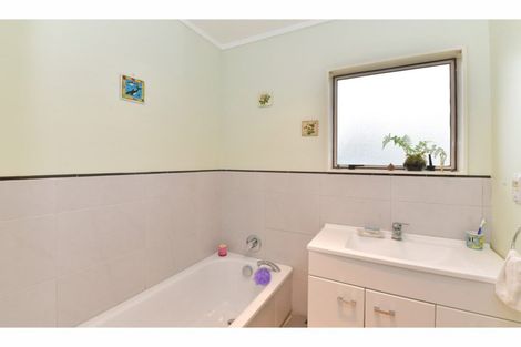 Photo of property in 14 Nickell Place, Orewa, 0931