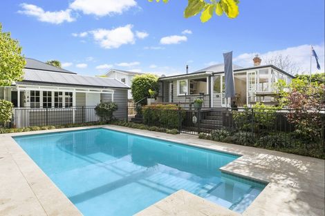 Photo of property in 12 Vincent Road, Northcote Point, Auckland, 0627