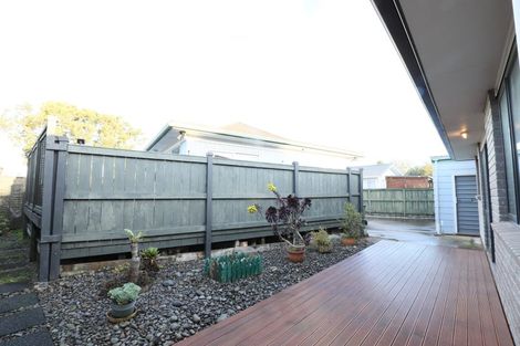 Photo of property in 16 Fiesta Drive, Half Moon Bay, Auckland, 2012