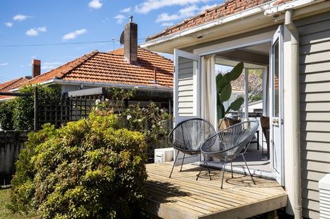 Photo of property in 121 Frankley Road, Frankleigh Park, New Plymouth, 4310