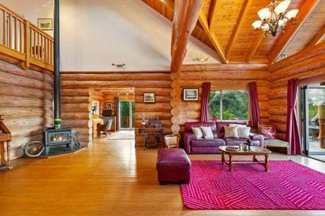 Photo of property in 847 West Coast Road, Oratia, Auckland, 0604