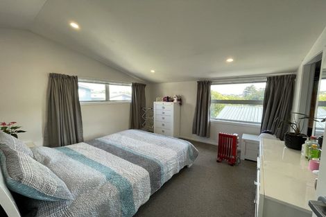 Photo of property in 2/61 Black Rock Road, Newlands, Wellington, 6037