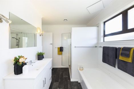 Photo of property in 1 Nairn Crescent, Awapuni, Palmerston North, 4412