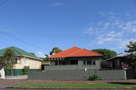 Photo of property in 42 Walker Road, Point Chevalier, Auckland, 1022
