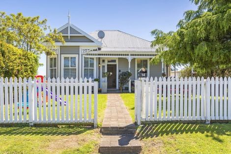 Photo of property in 14 Collingwood Road, Waiuku, 2123