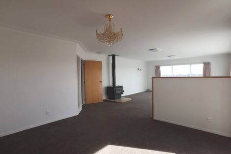 Photo of property in 2 Anure Place, Highland Park, Auckland, 2010