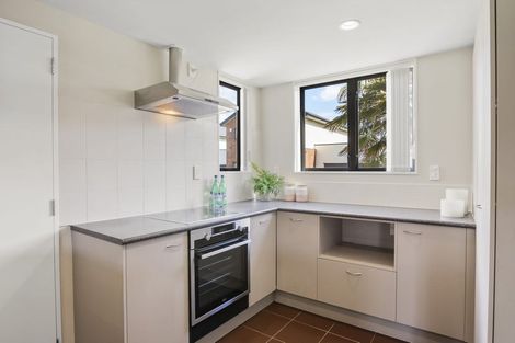 Photo of property in 16 Secoia Crescent, Mangere, Auckland, 2022