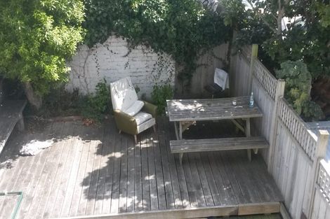 Photo of property in 48-50 Porritt Avenue, Mount Victoria, Wellington, 6011