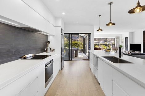 Photo of property in 15 Kingfisher Crescent, Albert Town, Wanaka, 9305