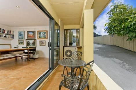 Photo of property in 1a Lake Road, Northcote, Auckland, 0627