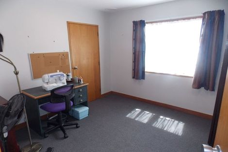 Photo of property in 32 Pioneer Highway, Awapuni, Palmerston North, 4412