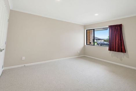 Photo of property in 66 Royal Oak Drive, Kelvin Grove, Palmerston North, 4414