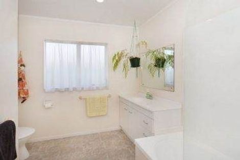 Photo of property in 4 Margarita Rise, Pukekohe, 2120