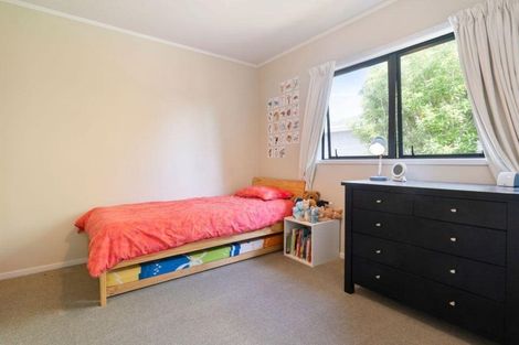 Photo of property in 48b Harmel Road, Glendene, Auckland, 0602