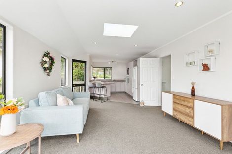 Photo of property in 13 Chastudon Place, Tawa, Wellington, 5028