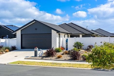 Photo of property in 4 Te Taniwha Road, One Tree Point, 0118