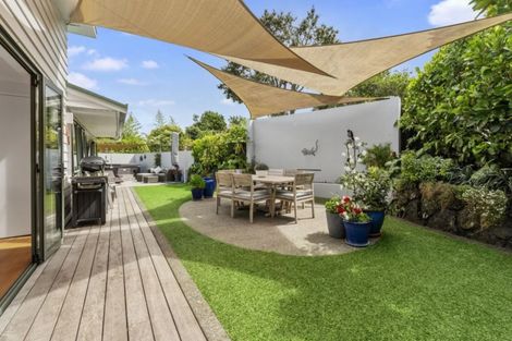 Photo of property in 956 Beach Road, Torbay, Auckland, 0630