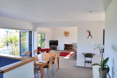 Photo of property in 16 Barrier View Road, Leigh, 0985