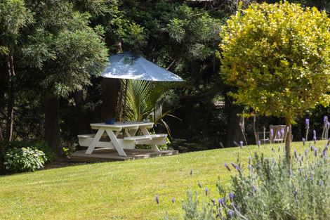 Photo of property in 1074 Peak Road, Helensville, 0875