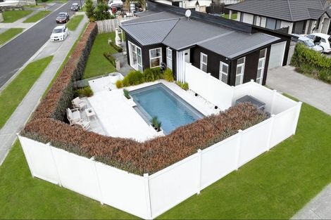 Photo of property in 5 Hooton Drive, Huapai, Kumeu, 0810