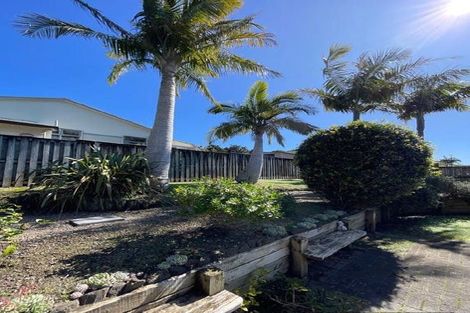 Photo of property in 20 Rush Creek Drive, Westgate, Auckland, 0614